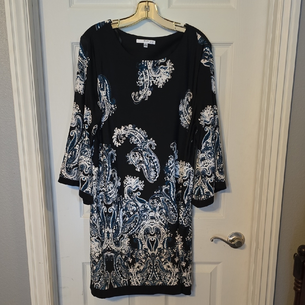 Black and White Paisley Long Sleeve Dress